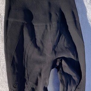 Lululemon Zone In Charcoal Crop Capri leggings